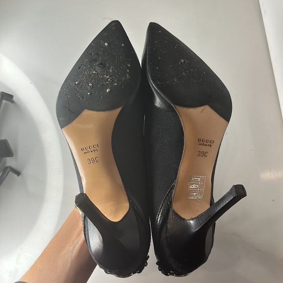 Gucci black pointy heels. Gucci logo in the back - Picture 4 of 4